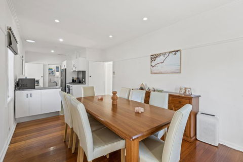 Spacious 3-Bed With Outdoor Dining Near Airport - St Kilda Accommodation 2