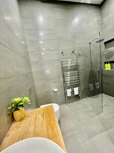 Spacious Room With Ensuite Next To Coburg Station, Non Smoking House - St Kilda Accommodation 2