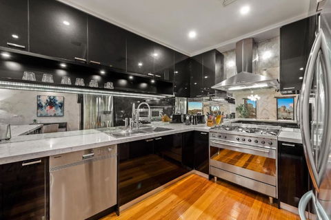 StayCentral - Moonee Ponds Penthouse - St Kilda Accommodation 1