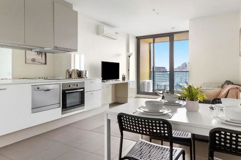 Southern Cross Gem, Modern Home With Harbour Views - St Kilda Accommodation 3