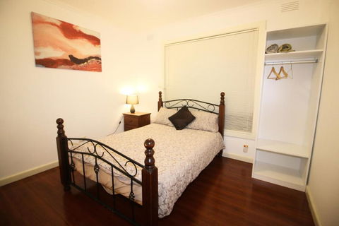 Sunny House - Melbourne Airport Home - St Kilda Accommodation 1