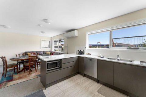 T Bar On Twynam - Modern 2BR Apartment L WiFi L Netflix L BBQ L Smart TV L Air-Con - St Kilda Accommodation 1