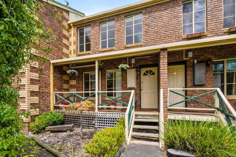 Tapanak Renovated Townhouse Close To City - St Kilda Accommodation 0