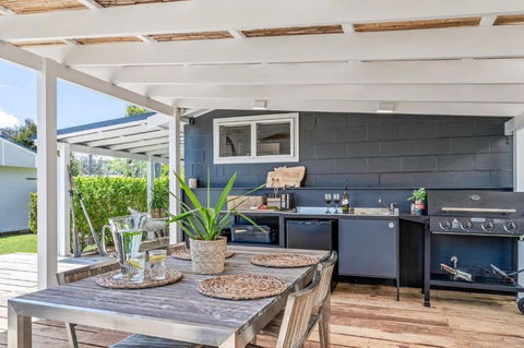 The Beach Hut - St Kilda Accommodation 0