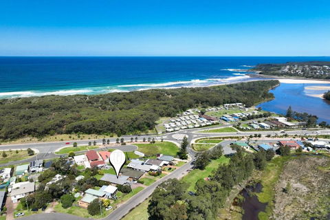 The Beachhouse At Burrill - St Kilda Accommodation 0