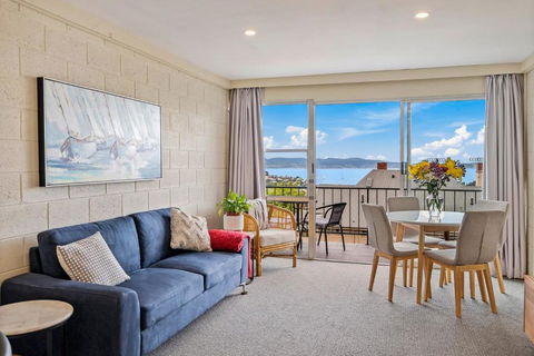 The Charming SOHO - Modern Pad With Scenic Views - St Kilda Accommodation 0