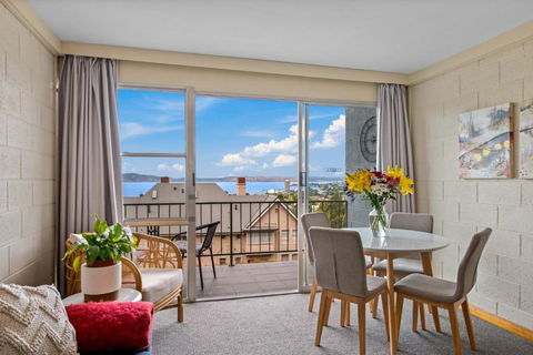 The Charming SOHO - Modern Pad With Scenic Views - St Kilda Accommodation 3