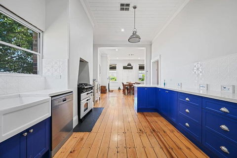 The Borenore Inn - Historic Charm, Entertainer - St Kilda Accommodation 2