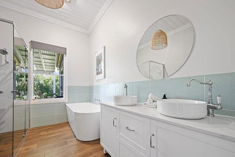 The Borenore Inn - Historic Charm, Entertainer - St Kilda Accommodation 3