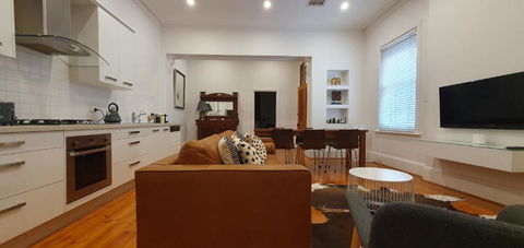 The Chittleborough On Sussex St, Central Glenelg - St Kilda Accommodation 2