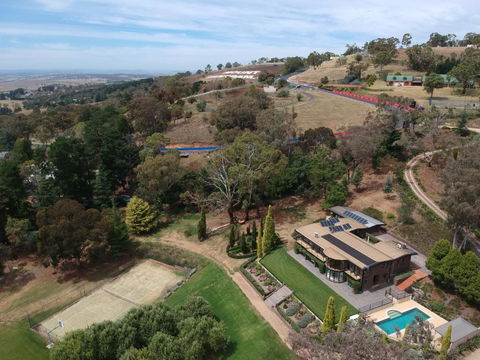 The Cutting Mount Panorama - St Kilda Accommodation 0