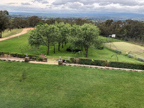 The Cutting Mount Panorama - St Kilda Accommodation 3