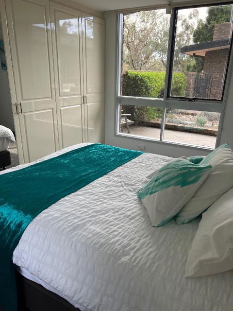 The Cutting Mount Panorama - St Kilda Accommodation 1
