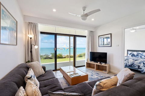 The Dolphins 1 1-10 Strangways Tce Port Elliot - No Linen Included - St Kilda Accommodation 2