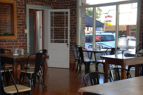 THE FED AND BED TEMORA - St Kilda Accommodation 3