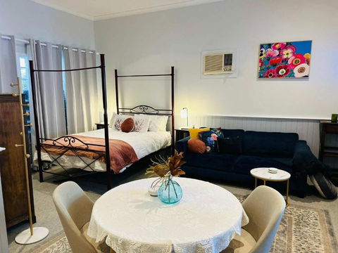 The Hideaway At Gooseberry Hill - St Kilda Accommodation 0