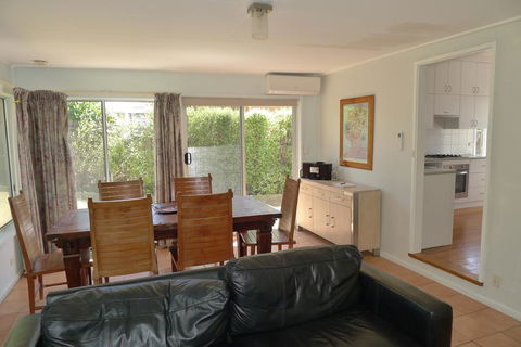 BEACHPOINT COTTAGE - St Kilda Accommodation 3