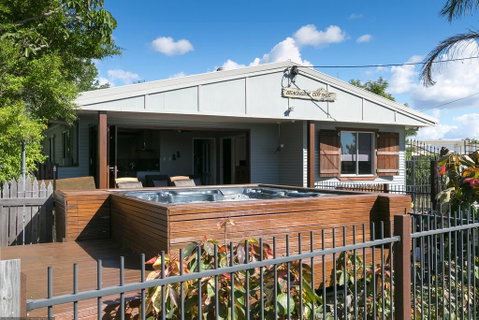 Beachside Cottages - St Kilda Accommodation 1