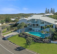 Beachside luxury Sunrise Beach - St Kilda Accommodation