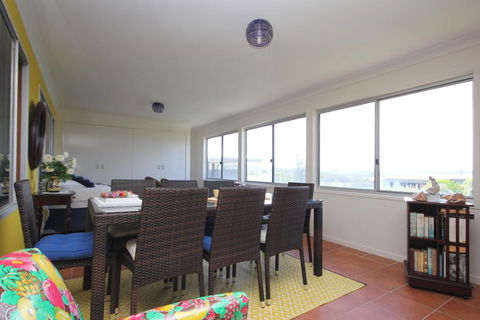 BEACHVIEW - 14 Second Ave , Bonny Hills - St Kilda Accommodation 3