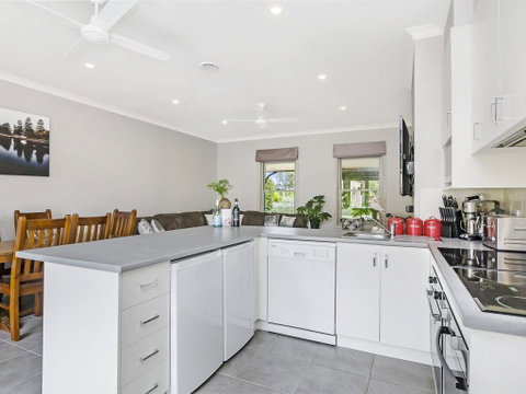 BEL MIREN - ESSINGTON - St Kilda Accommodation 3