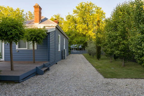 Belmont At Beechworth 2 Bedrooms, 2 Bathrooms, 2 Couples - St Kilda Accommodation 3