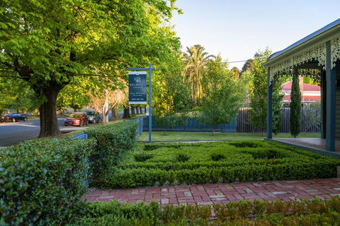 Belmont At Beechworth 2 Bedrooms, 2 Bathrooms, 2 Couples - St Kilda Accommodation 2