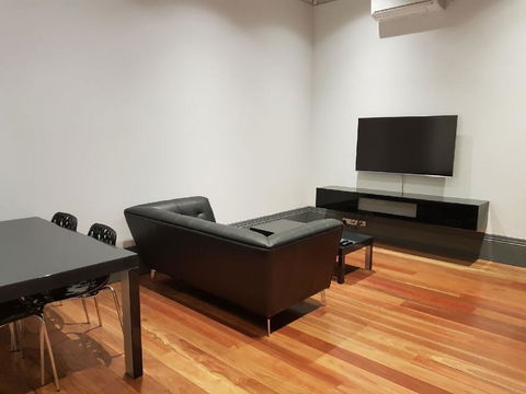 Bespoke On Main - St Kilda Accommodation 1