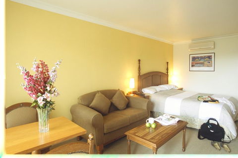 Best Western Plus The Tudor Box Hill - St Kilda Accommodation 2