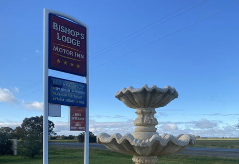 Bishop's Lodge Motor Inn - St Kilda Accommodation 2