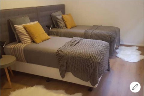 Blackheath Homely Modern Cottage - St Kilda Accommodation 2