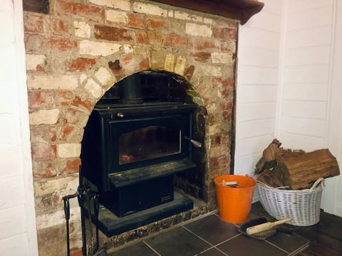 Blue Duck Cottage, Village Comfort, Fireplace - St Kilda Accommodation 3