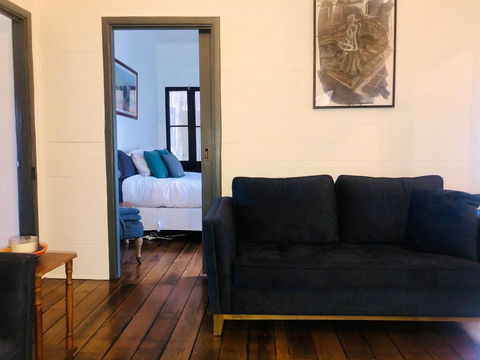 Blue Duck Cottage, Village Comfort, Fireplace - St Kilda Accommodation 2