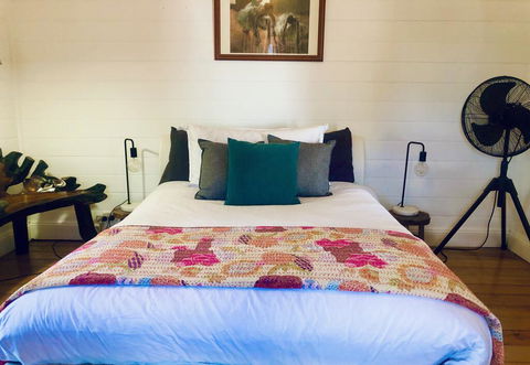 Blue Duck Cottage, Village Comfort, Fireplace - St Kilda Accommodation 0