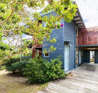 Blue Poles Pets Allowed - St Kilda Accommodation
