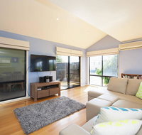 BLUE SKYES - family home with balcony  views. - St Kilda Accommodation