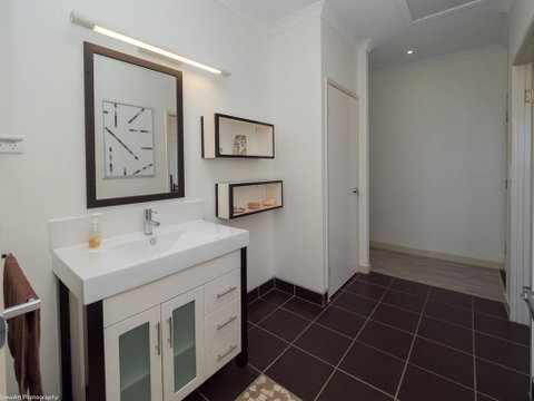 Blue Water Retreat - Upstairs - St Kilda Accommodation 2