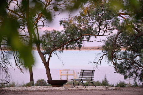 The Jetty Hut - Lake Frontage Barmera Riverland - St Kilda Accommodation 0
