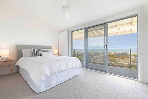 THE SHORE- Absolute Beachfront Holiday House - St Kilda Accommodation 0
