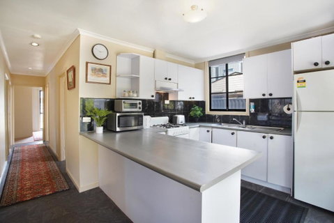 Three Bedroom Sweet Retreat In Coburg - St Kilda Accommodation 1