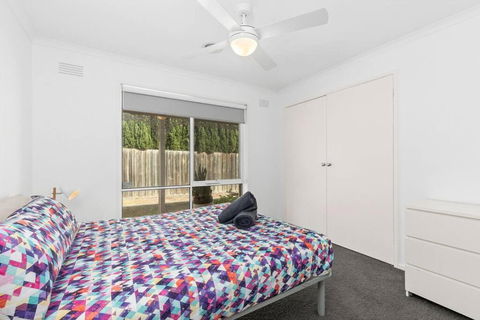 WATERFRONT - BAY VIEWS - Edgewater Springs - St Kilda Accommodation 3