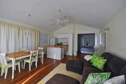 Wondai Hideaway Apartment - St Kilda Accommodation 0