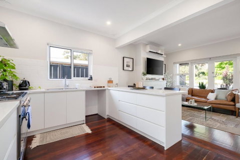 Guildford Cottage By Swan Bnb Management - St Kilda Accommodation 2