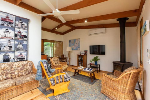 Merricks Surf Cottage - Charming Beachfront Bliss - St Kilda Accommodation 2