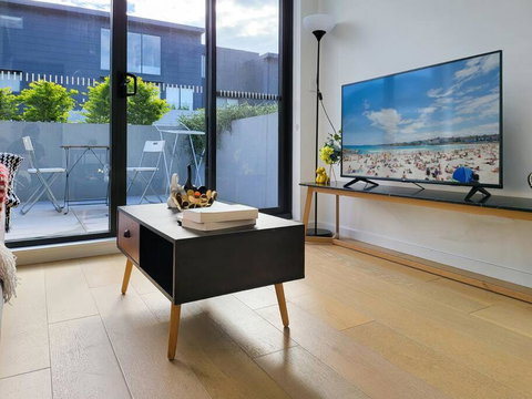 Your Quiet Penthouse With High Ceiling Split Level - St Kilda Accommodation 0