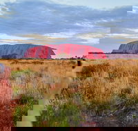 Uluru Ayers Rock Sunset with Outback Barbecue Dinner and Star Tour - St Kilda Accommodation